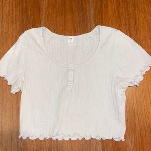 Cropped tee with buttons